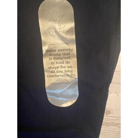 A3 Denim Women’s Dark Wash Jeans NWT Classic Straight Fit - Picture 4 of 7